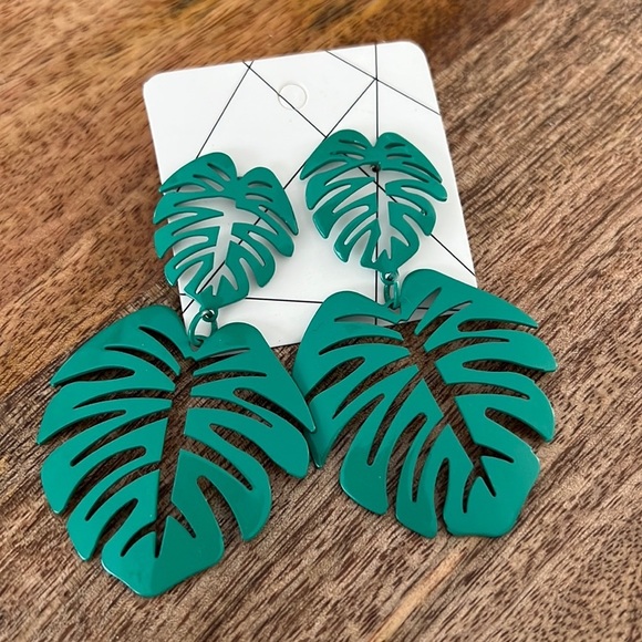 Jewelry - NEW Monstera earrings